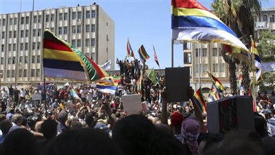 احتجاجات السويداء تدخل اليوم الثاني عشر والنظام يراقب في صمت.. ماذا يحدث في سوريا ؟