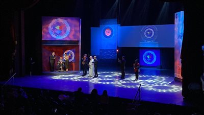 وزيرة الثقافة تكرم 9 رموز مسرحية في افتتاح المهرجان التجريبي ولفتة إنسانية تجاه جلال حافظ (فيديو) 