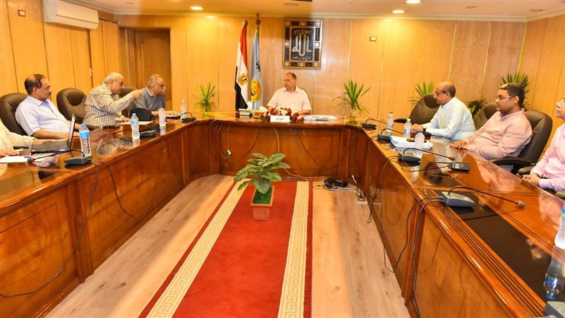 اجتماع محافظ أسيوط،