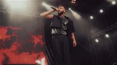 ويجز في ختام حفله في العلمين: أقسم بالله أتمنى إنه يكون اليوم دا عيد ميلادي 