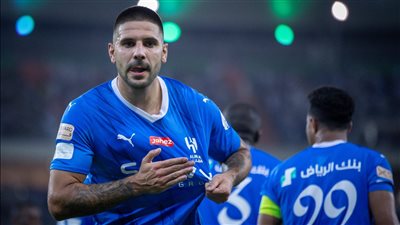 تقارير تكشف مدة غياب هداف الهلال السعودي ميتروفيتش بسبب الإصابة 