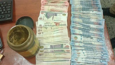 إحباط محاولة تهريب نقد مصري وأجنبي داخل علبة كريم شعر بمطار برج العرب