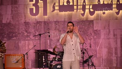 عزيز مرقة يستعرض موسيقاه الخاصة للمرة الأولى بمهرجان القلعة (صور)