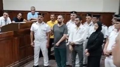 تفاصيل أولى جلسات محاكمة المتهمين بقتل طبيب الساحل..المحكمة تؤجل القضية لـ 2 أكتوبر.. والدفاع للقاضي: اديني وقت يمكن ألاقي ثغرات تنجيه من المشنقة (فيديو وصور)