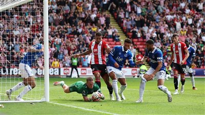 الدوري الإنجليزي، شيفيلد يونايتد يتعادل مع إيفرتون 2-2 في مباراة مثيرة