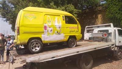 انتشال سيارة سقطت بترعة أوسيم دون إصابات (صور)