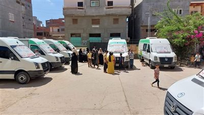 توقيع الكشف بالمجان على 1757 شخصا في قافلة طبية بقرية كفر الغاب بدمياط (صور)