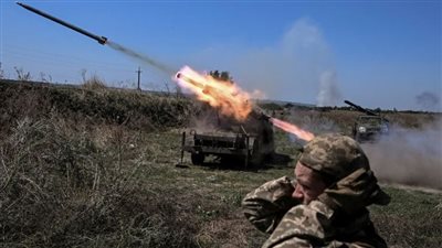 قذيفة مدفعية روسية تستهدف ضباطا كبارا من القيادة الأوكرانية