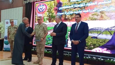 وزير الزراعة يشارك في توزيع العقود المؤمنة للمنتفعين بالأراضي في سيناء