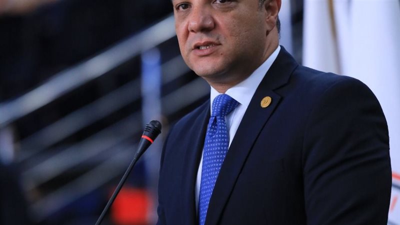 الدكتور ايهاب امين
