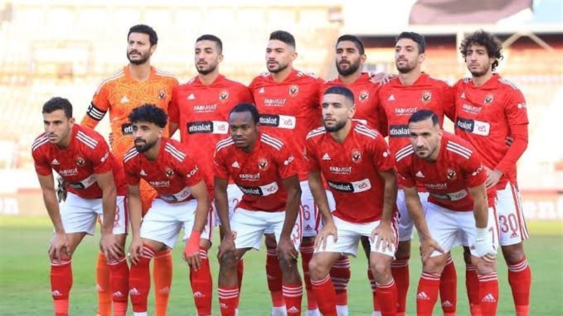 فريق الكرة بالنادي