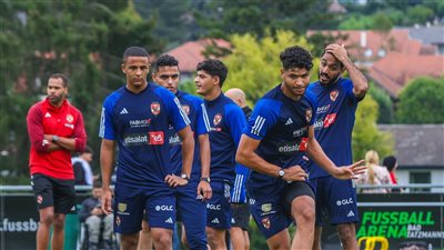 التركيز يسيطر على لاعبي الأهلي في المران الصباحي (صور) 