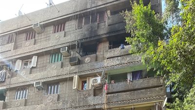 لقطات من حريق شقة خلف مبنى الحماية المدنية بالجيزة (فيديو)