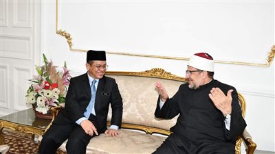 مختار جمعة يستقبل وزير الشئون الدينية بماليزيا ويناقشان سبل التعاون المشترك