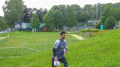 الأهلي يخوض مرانه المسائي بمعسكر النمسا (فيديو)