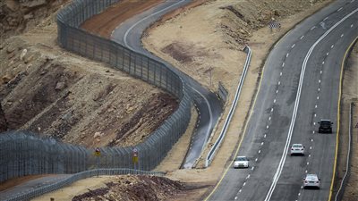 جدار عازل جديد، نتنياهو يتحدث عن مشروع إسرائيلي على حدود دولة عربية