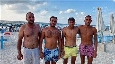 إنقاذ ٣ غرقي بشاطئ شهر زاد بالإسكندرية لم يلتزموا بالتعليمات (فيديو وصور)