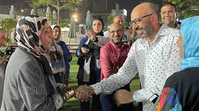 حسام المندوه في جولة داخل نادي الزمالك ويتحدث مع الأعضاء (صور) 