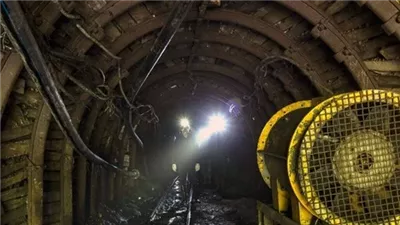 مصرع 6 عمال في انفجار منجم بإيران 