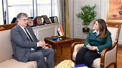 وزيرة الهجرة تبحث مع السفير الهولندي تأهيل وإلحاق العمالة بأوروبا