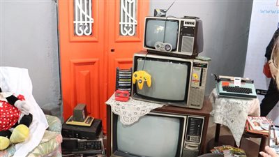 حاجات قديمة للبيع.. حكاية أول معرض مجمع لمحبي الأنتيكات والتراث بوسط القاهرة (فيديو وصور)