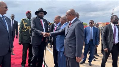 رئيس مجلس السيادة الانتقالي السوداني يتوجه إلى جوبا (صور)