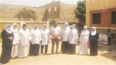 كشف وعلاج بالمجان لـ1300 حالة مرضية في قافلة طبية ببني سويف