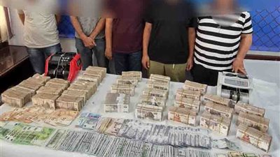 بحوزتهم ملايين الجنيهات، ضبط 5 أشخاص للإتجار غير المشروع بالنقد الأجنبي في الزيتون 