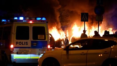 حرق جديد لنسخة من المصحف يشعل الاشتباكات في ثالث أكبر مدينة سويدية