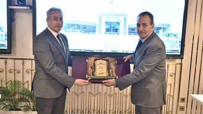 وزير العمل يزور أكبر مجمع للإصدارات الذكية والمؤمنة في الشرق الأوسط 