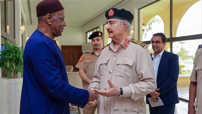 حفتر يتفق مع المبعوث الأممي في ليبيا على ضرورة الانتهاء من وضع القوانين الانتخابية