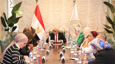 التعليم: إعداد خطة للتربية الإيجابية وبناء القدرات للأخصائيين الاجتماعيين والنفسيين