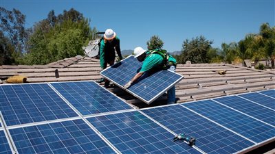 التفاصيل الكاملة لأنواع وكيفية عمل ألواح الطاقة الشمسية في توليد الكهرباء