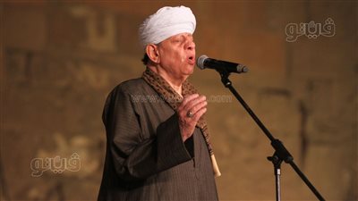 الجمهور يتفاعل مع إبداعات ياسين التهامي في مهرجان القلعة (فيديو) 