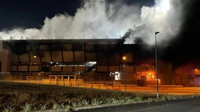 حريق ملعب إيطالي في ديربي الدرجة الثالثة، وعقوبة مغلظة تنتظر المتسبب 