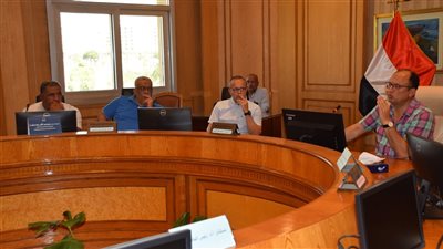 اجتماع لجنة الإعاشة بجامعة حلوان لوضع اللمسات النهائية لاستقبال أسبوع شباب الجامعات