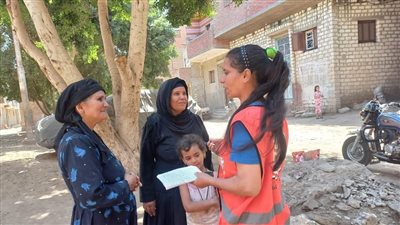 القومي للمرأة بالمنيا يواصل تنفيذ الحملة الممتدة لطرق الأبواب في 10 قرى