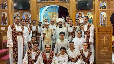 الأنبا دانيال يرسم شمامسة جدد لكنيسة بالمعادي