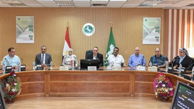 محافظ الشرقية يسلم 35عقد عمل لذوى الهمم 