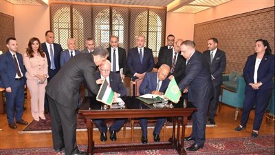 أبو الغيط والمالكي يوقعان مذكرة تفاهم بين الصندوق العربي للمعونة والوكالة الفلسطينية للتعاون