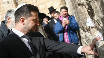 بوتين:  من يحكم أوكرانيا 