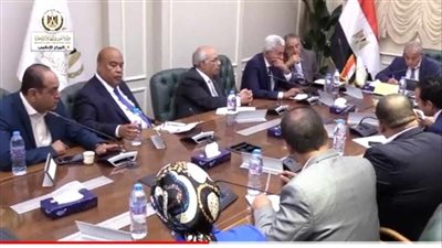 رئيس غرفة القاهرة يشارك في اجتماع وزير التموين استعدادًا لإقامة معرض أهلا مدارس