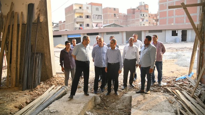 محافظ الغربية يناقش