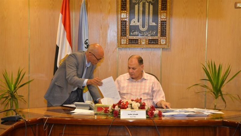 لقاء محافظ أسيوط،