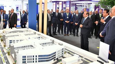 السيسي: الزيادة السكانية من أخطر القضايا التي تواجه مصر.. أصعب شيء أن تكون هناك مطالب للأسرة غير قادرة على تلبيتها