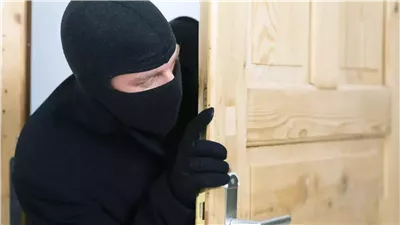 تفسير حلم الحرامي في المنام وعلاقته بالمرور بضائقة مالية ومشكلات حياتية 