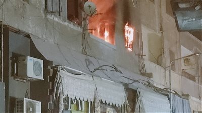 بدأت بشرر وانتهت بكارثة، لحظة اندلاع النيران بمحل أحذية وحقائب مدرسية شهير بالجيزة (فيديو وصور)