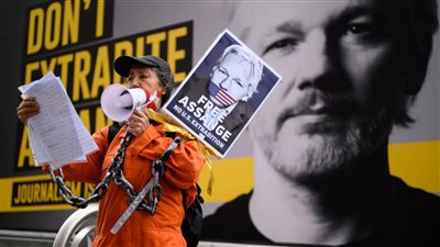 يواجه تهما عقوبتها 175 عامًا، حرمان مؤسس ويكيليكس من حق اللجوء السياسي فى فرنسا