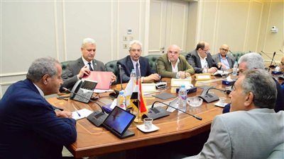  وزير التموين يبحث مع شعبة الذهب التحضير لمعرض نبيو للمجوهرات 