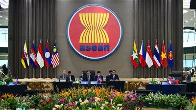 قمة دول شرق آسيا.. لافروف يواجه كامالا هاريس.. وبحر الصين الجنوبي والصواريخ الكورية الشمالية يتصدران المشهد